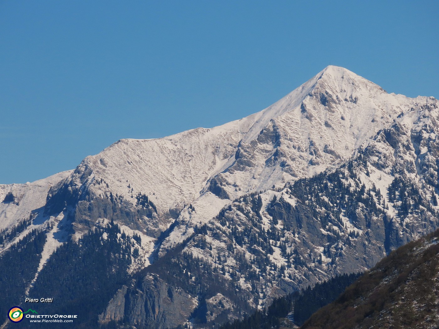 38 Maxi zoom verso Monte Cavallo (2329 m).JPG